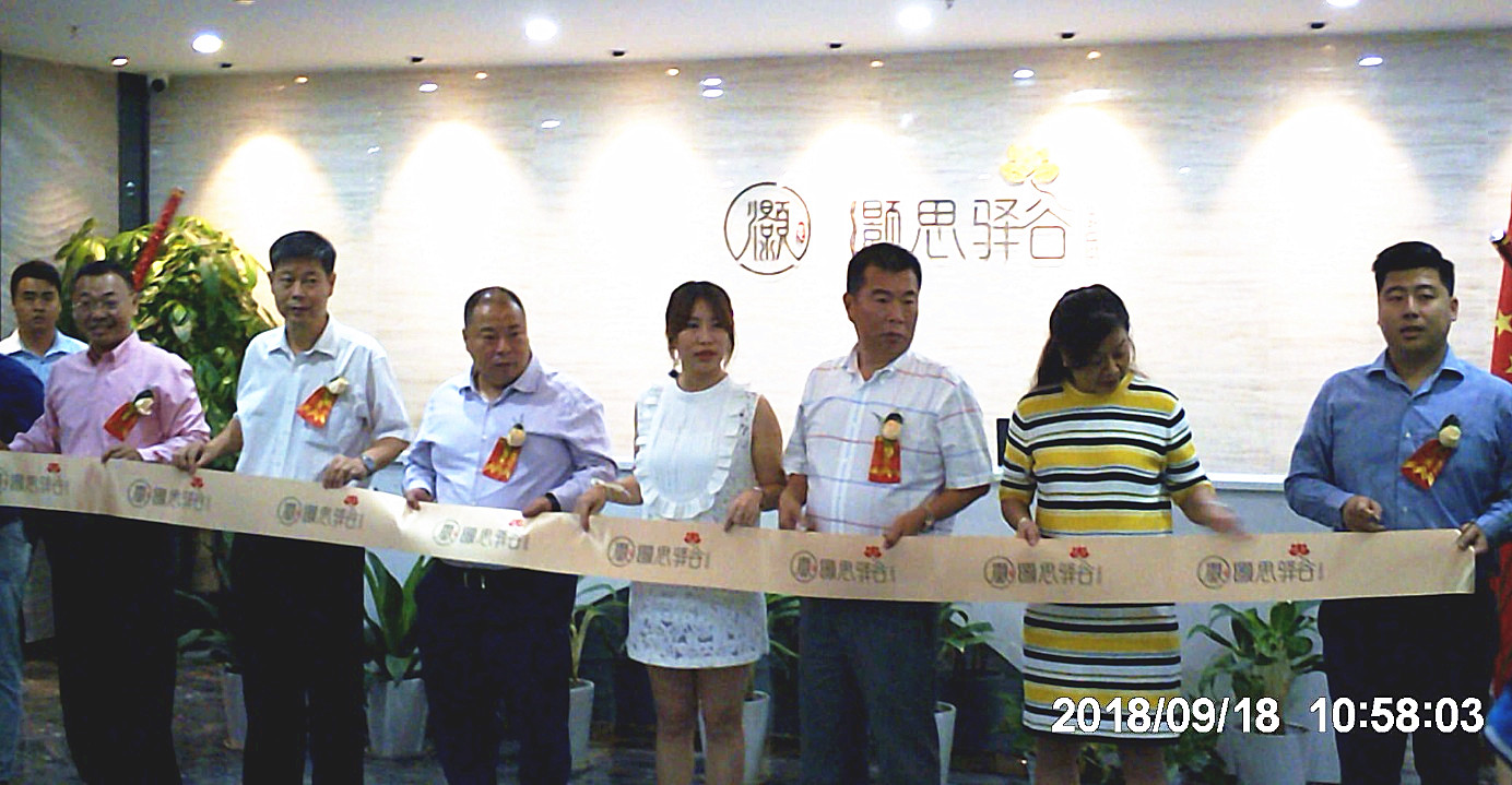 左起:吴长荣宗长 吴长阳宗长 吴家方宗长吴凤银宗长【友情提示】天下