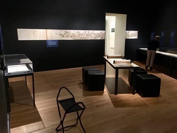 清代王翚《长江万里图》卷今年夏天在波士顿艺术博物馆展出现场      张子宁 图