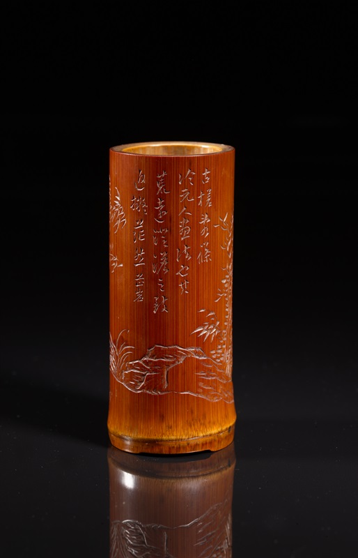 清乾隆前期 周芷岩制竹石图竹笔筒-2 高12.2cm、直径5.3cm 上海博物馆藏